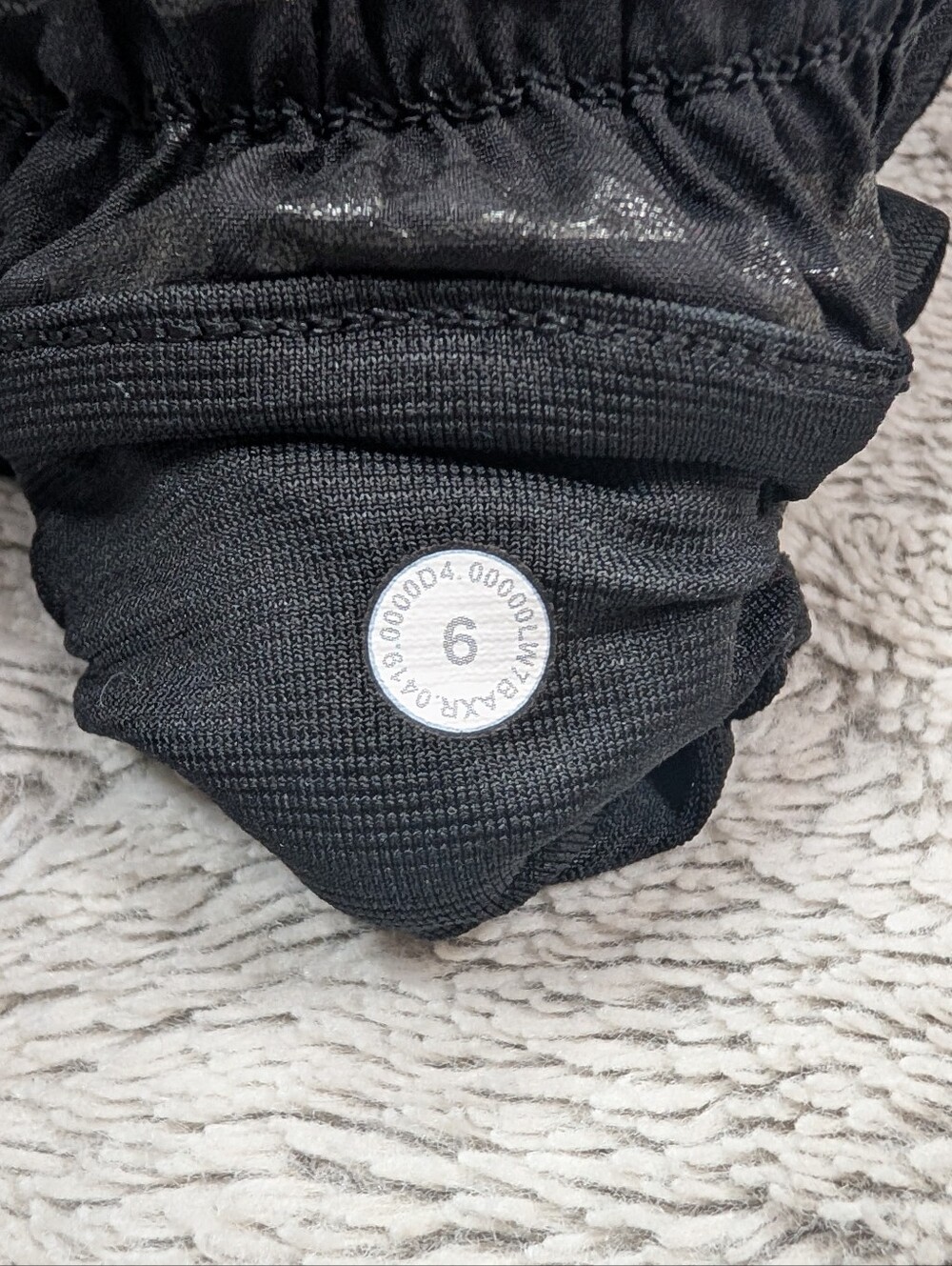 Lululemon Shorts Womens 6 Black Hotty Hot Low Rise 20YR Manifesto Foil Graphic - Picture 6 of 8